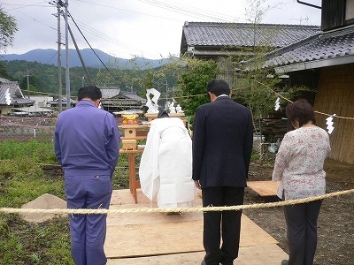 春日で地鎮祭をしました。 | 鉄骨住宅や工場・施設なら丹波市の工務店「栄伸建設」