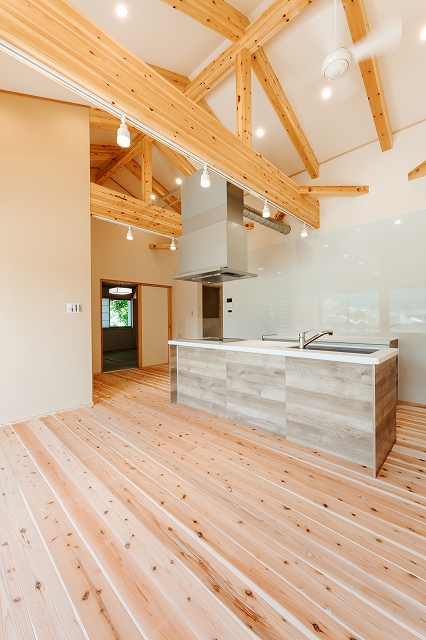 住む人にやさしい自然素材の家 | 鉄骨住宅や工場・施設なら丹波市の工務店「栄伸建設」