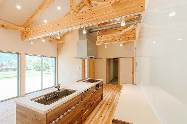 住む人にやさしい自然素材の家 | 鉄骨住宅や工場・施設なら丹波市の工務店「栄伸建設」