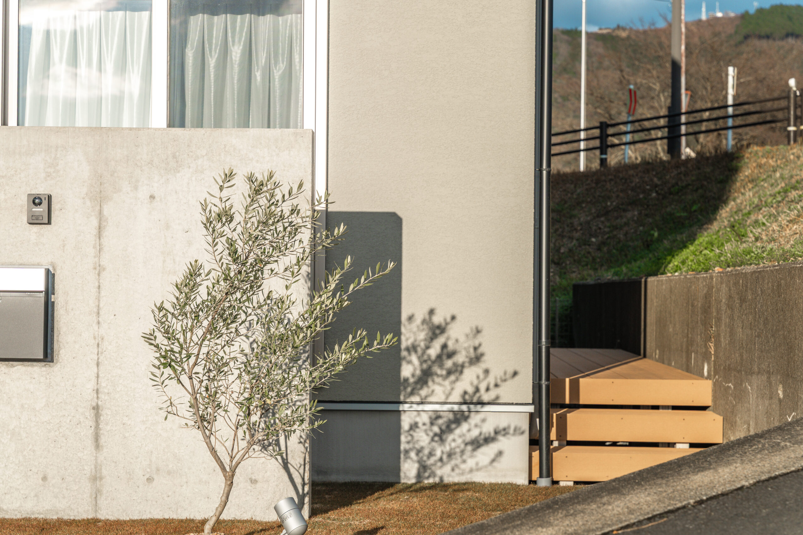 P1120596 趣味を遊び尽くす、土間と吹き抜けのある家 | 鉄骨住宅や工場・施設なら丹波市の工務店「栄伸建設」