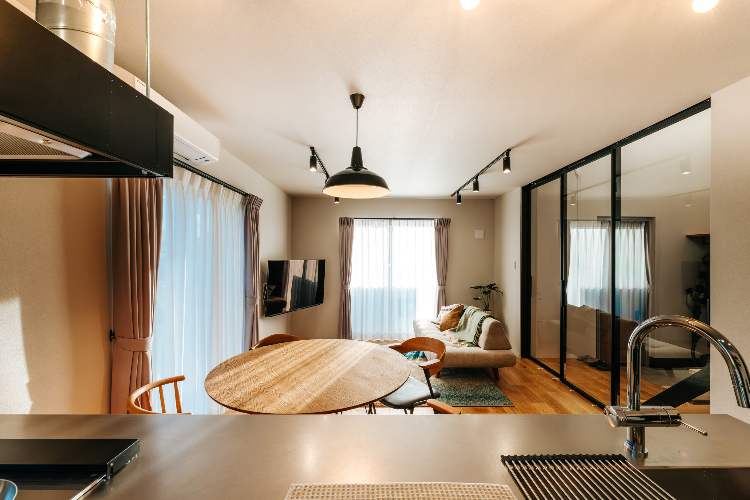 P1120645 趣味を遊び尽くす、土間と吹き抜けのある家 | 鉄骨住宅や工場・施設なら丹波市の工務店「栄伸建設」