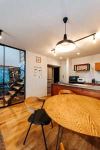 趣味を遊び尽くす、土間と吹き抜けのある家 | 鉄骨住宅や工場・施設なら丹波市の工務店「栄伸建設」