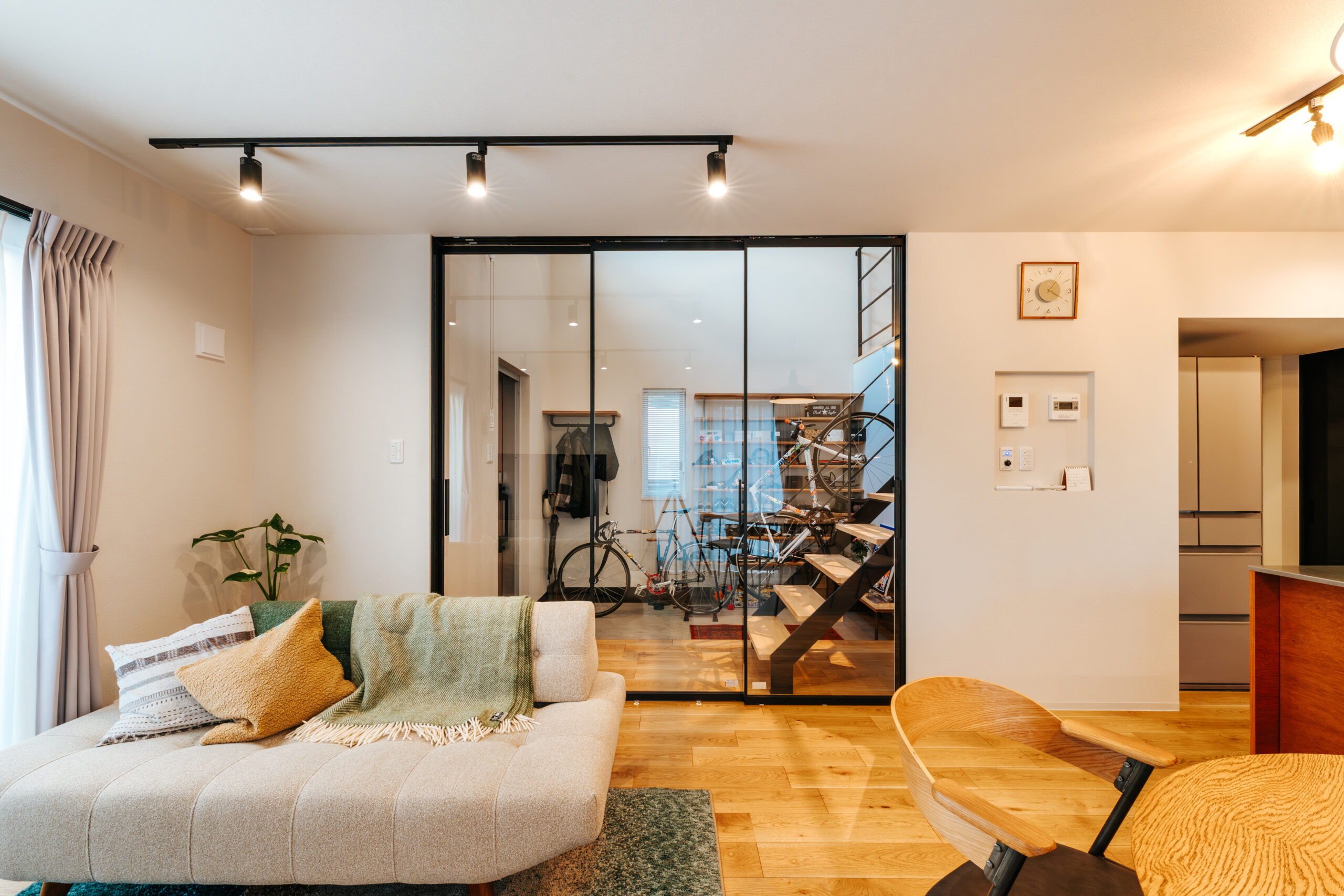 P1120668 趣味を遊び尽くす、土間と吹き抜けのある家 | 鉄骨住宅や工場・施設なら丹波市の工務店「栄伸建設」