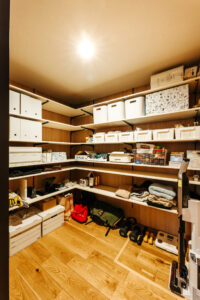 趣味を遊び尽くす、土間と吹き抜けのある家 | 鉄骨住宅や工場・施設なら丹波市の工務店「栄伸建設」