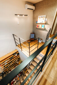 趣味を遊び尽くす、土間と吹き抜けのある家 | 鉄骨住宅や工場・施設なら丹波市の工務店「栄伸建設」