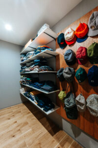 趣味を遊び尽くす、土間と吹き抜けのある家 | 鉄骨住宅や工場・施設なら丹波市の工務店「栄伸建設」